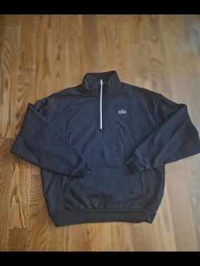 ALO Yoga Unisex 1/4 Zip Black  Pullover Sweater